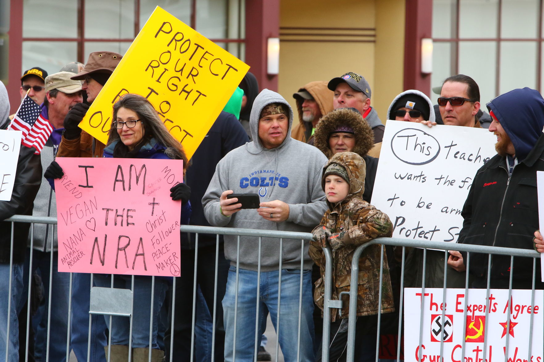 Gallery: March for Our Lives counterprotesters in Valparaiso